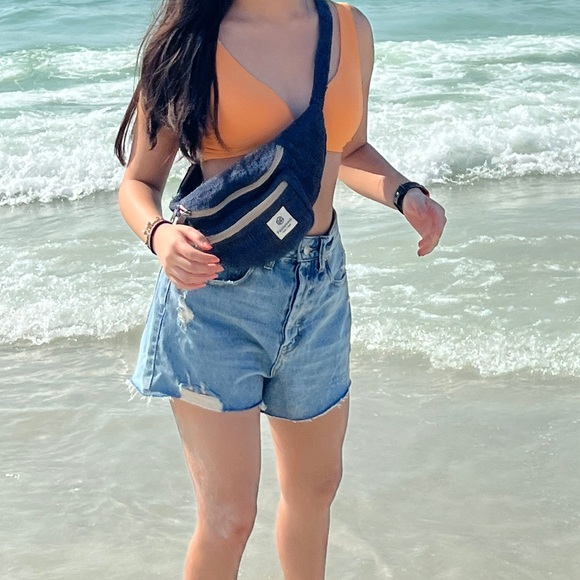 Sherpa Travel Fanny Pack Blue - Picture 6 of 10